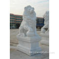 León blanco mármol escultura de pie de tamaño natural